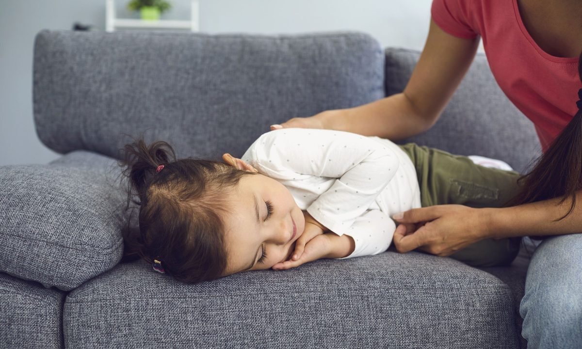 Πώς να εξασφαλίσετε επαρκή ύπνο για τα παιδιά παρά το σχολείο και τις δραστηριότητες