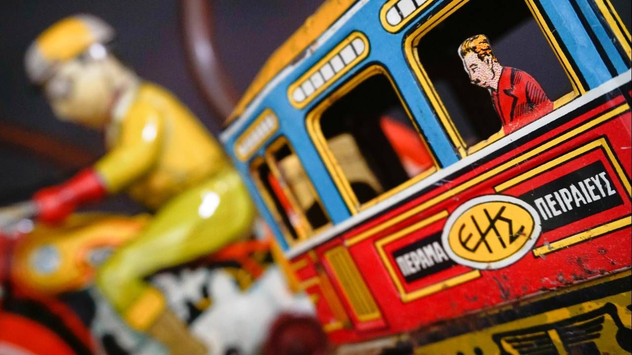 "Παιχνίδια του λαού καμωμένα από το λαό"