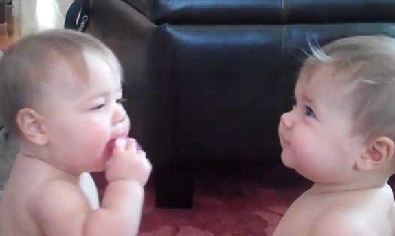 Ο πόλεμος της πιπίλας: Απίστευτο βίντεο!