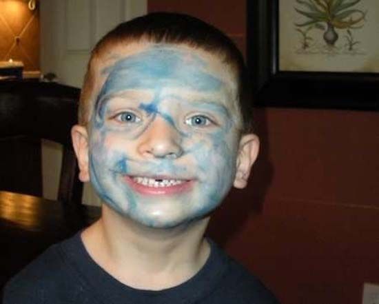 Μαμά, άσε με να πασαλειφτώ! (φωτό)