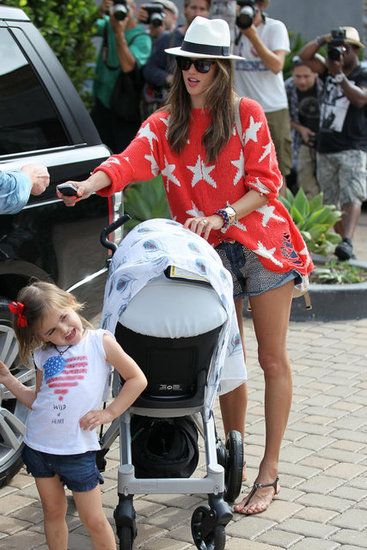 Mamma Mia! Η Alessandra Amrbosio και τα παιδιά της με άψογο style