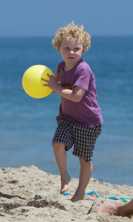 Minnie Driver: Πάρτι για το γιο της στην παραλία