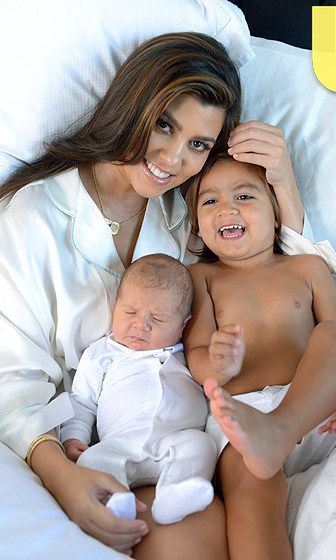 Η Kourtney Kardashian παρουσιάζει την Penelope