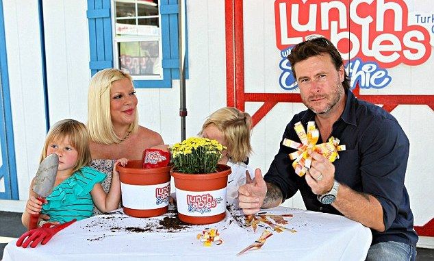 Tori Spelling: Πιο έγκυος δεν γίνεται!