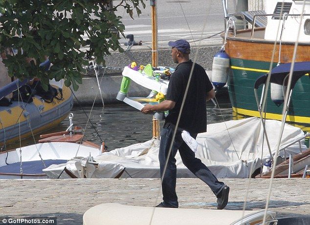 Τρυφερή μαμά η Beyonce στις πρώτες διακοπές της με την κόρη της!