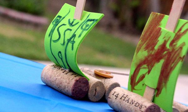 Φτιάξτε τερατάκια και άλλα σχήματα από φελλούς