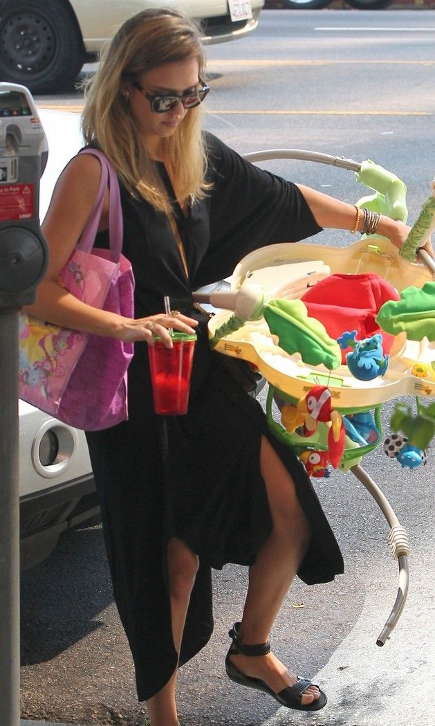 Jessica Alba: Για ψώνια με την κόρη της!