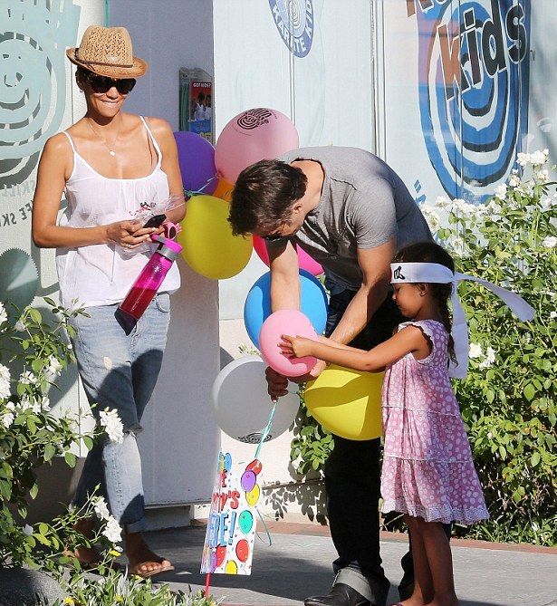 Halle Berry: Με την… Karate Kid – κόρη της σε παιδικό πάρτι