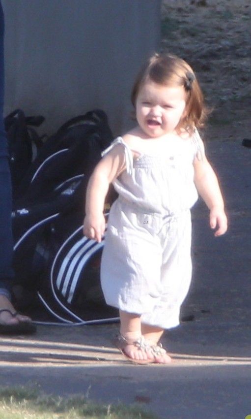 Victoria Beckham: Παρακολουθώντας την Harper να παίζει μπάλα