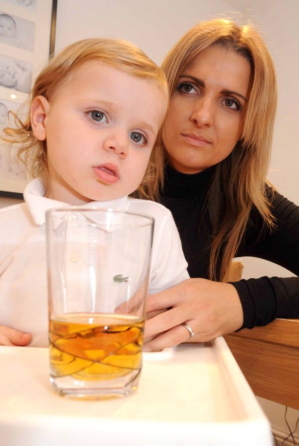 Απίστευτο! Αγόρι 2 ετών ήπιε κατά λάθος ουίσκι στο πάρτι γενεθλίων του!