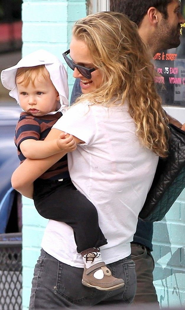 Natalie Portman: Οικογενειακή βόλτα για παγωτό!