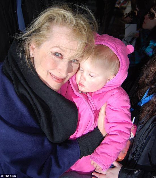 Είναι ενός έτους και έχει φωτογραφηθεί με περίπου 130 διάσημους!