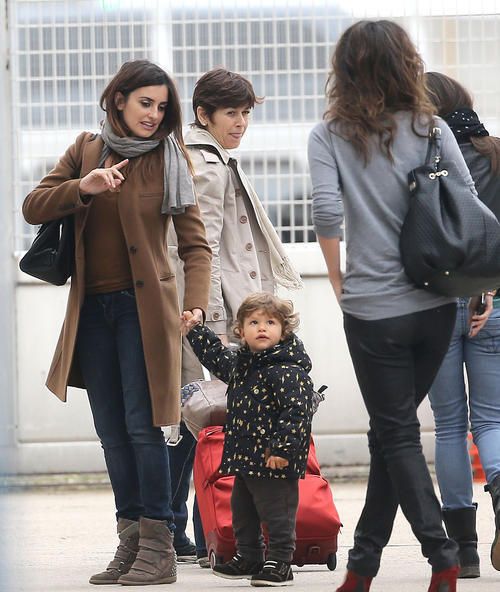 Penelope Cruz – Javier Bardem: Ο Leo μεγάλωσε και ταξιδεύει παντού με τη μαμά και το μπαμπά