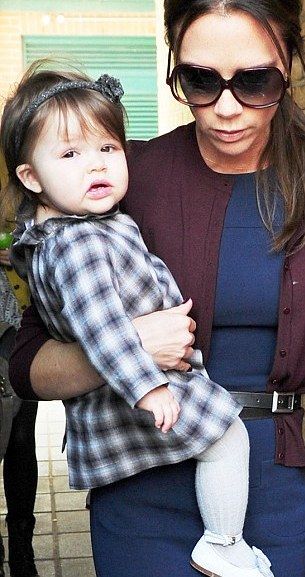 Harper Beckham: 15 μήνες ξεχωριστών εμφανίσεων!