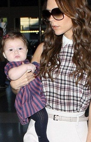 Harper Beckham: 15 μήνες ξεχωριστών εμφανίσεων!