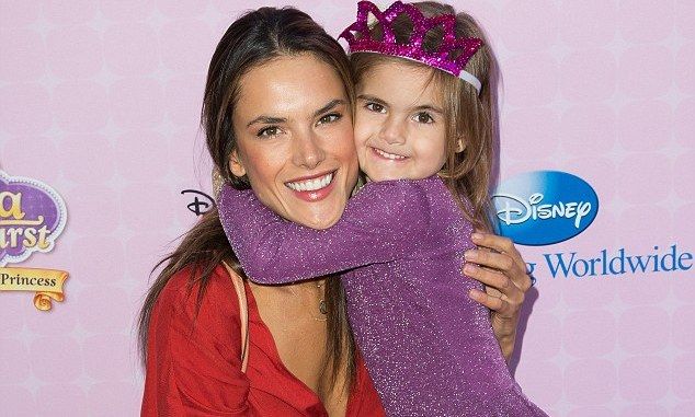 Διάσημοι σταρ με τα παιδιά τους στην πρεμιέρα της νέας πριγκίπισσας του Disney