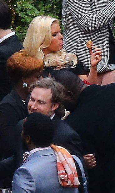 Jessica Simpson: Παράνυφος με φουσκωμένη την κοιλίτσα