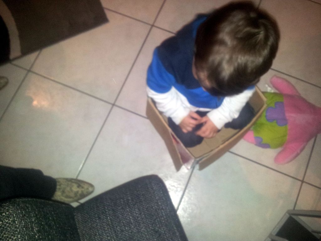 Κι ένα χαρτόκουτο μου φτάνει...