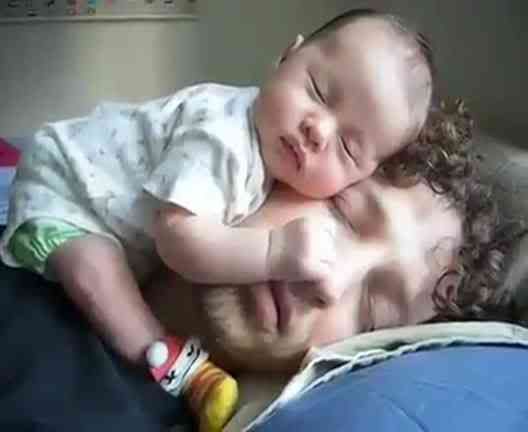 Τα πήρε ο ύπνος κι έγειραν... όπου βρήκαν!