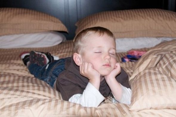 Τα πήρε ο ύπνος κι έγειραν... όπου βρήκαν!