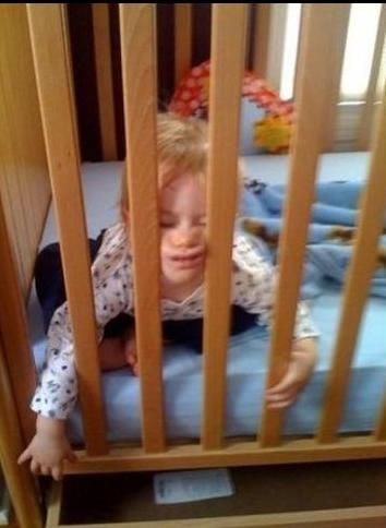 Τα πήρε ο ύπνος κι έγειραν... όπου βρήκαν!