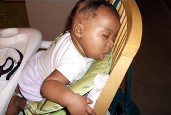 Τα πήρε ο ύπνος κι έγειραν... όπου βρήκαν!