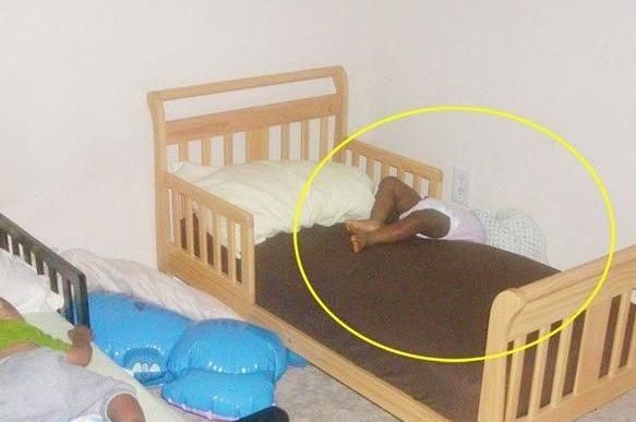 Τα πήρε ο ύπνος κι έγειραν... όπου βρήκαν!