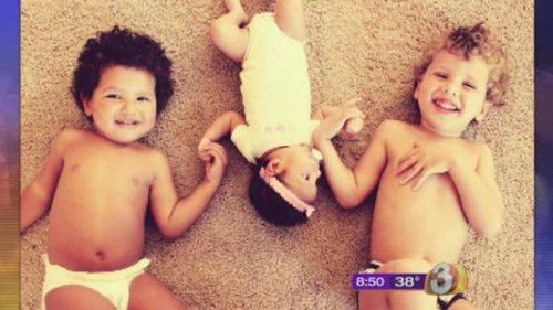 Μωρό έπιασε το χέρι του μαιευτήρα που το έφερνε στον κόσμο!