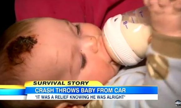 Μωρό πετάχτηκε 7,5 μέτρα μακριά από το αυτοκίνητο και έζησε!