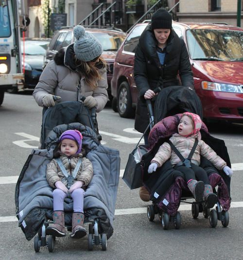 Η Sarah Jessica Parker αντιμετωπίζει αποφασιστικά με τις δίδυμες κόρες της το κρύο!