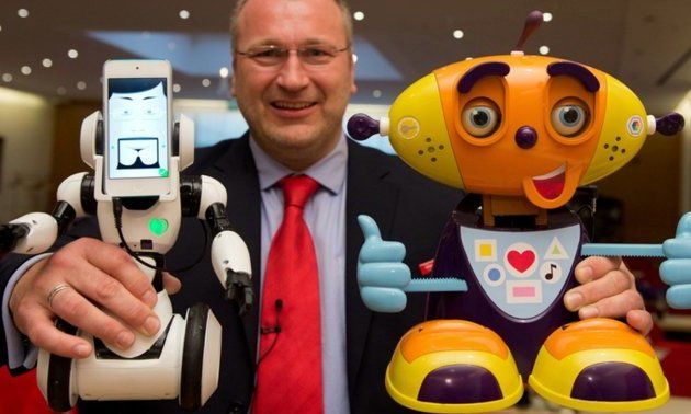 Γνωρίστε τον Botzee και τον RoboMe! Τα ρομποτικά παιχνίδια!