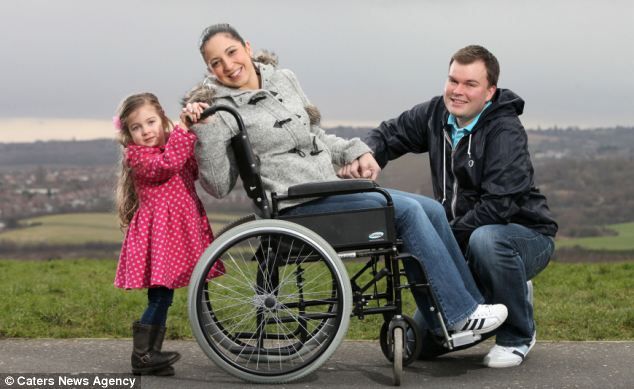 Η συγκινητική ιστορία της μητέρας που έμαθε να ξαναπερπατά την ίδια περίοδο με την κόρη της!