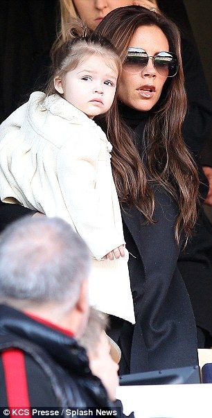 Φανατισμένη οπαδός του μπαμπά της η Harper Beckham! (φωτό)