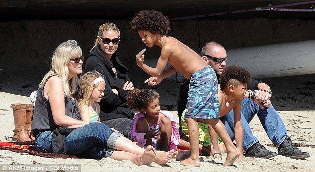 Heidi Klum: Ξέγνοιαστες στιγμές με τα παιδιά της στην παραλία! (φωτό)