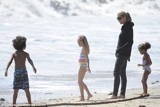 Heidi Klum: Ξέγνοιαστες στιγμές με τα παιδιά της στην παραλία! (φωτό)