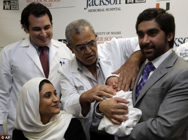 Μωρό θαύμα: Γεννήθηκε από γυναίκα που είχε κάνει πέντε μεταμοσχεύσεις οργάνων! (φωτό)