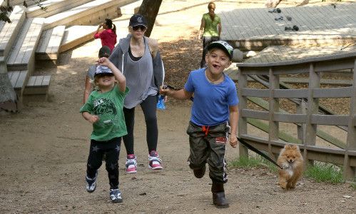 Ο έγγαμος βίος της 61χρονης με τον 8χρονο σύζυγό της! (φωτό)