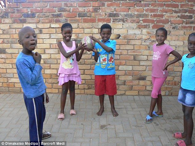 Ο έγγαμος βίος της 61χρονης με τον 8χρονο σύζυγό της! (φωτό)