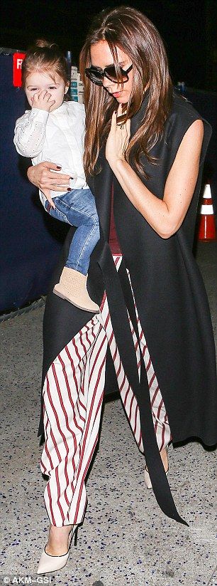 Το εκπληκτικό casual ντύσιμο της μικρής Harper! (φωτό)