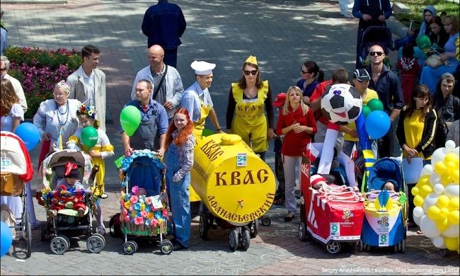 Τα πιο πρωτότυπα καρότσια που έχετε δει σε μια παρέλαση!
