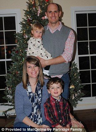 Γυναίκα γέννησε τρίδυμα που μοιάζουν σαν δυο σταγόνες βροχής και τα ξεχωρίζει με χρώματα (φωτό)