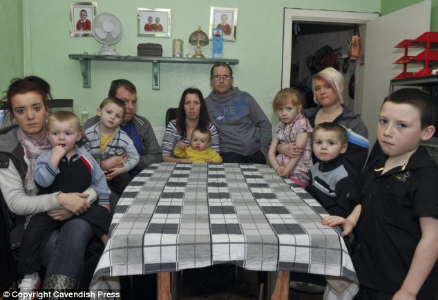 Άνεργη μητέρα δέκα παιδιών συνεχίζει να κάνει και άλλα παρά το γεγονός ότι δεν έχει τα χρήματα για να τα μεγαλώσει!