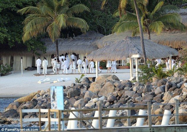 Matt Damon: Οι τέσσερις κόρες του τον πήγαν γαμπρό στην εκκλησία για να ανανεώσει τους όρκους αγάπης με τη σύζυγό του!