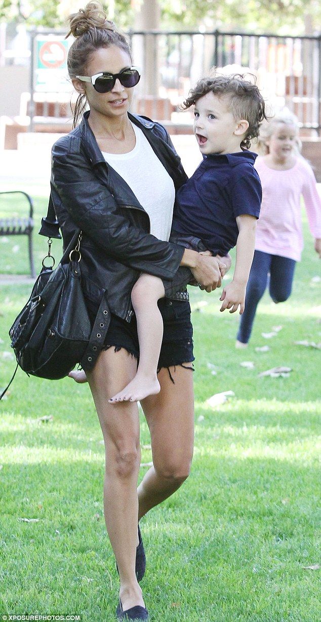 Nicole Richie: Μοιάζει σαν δυο σταγόνες νερό με την κόρη της!