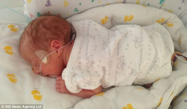 Τετράδυμα γεννήθηκαν 11 εβδομάδες νωρίτερα και επέζησαν! (φωτό)