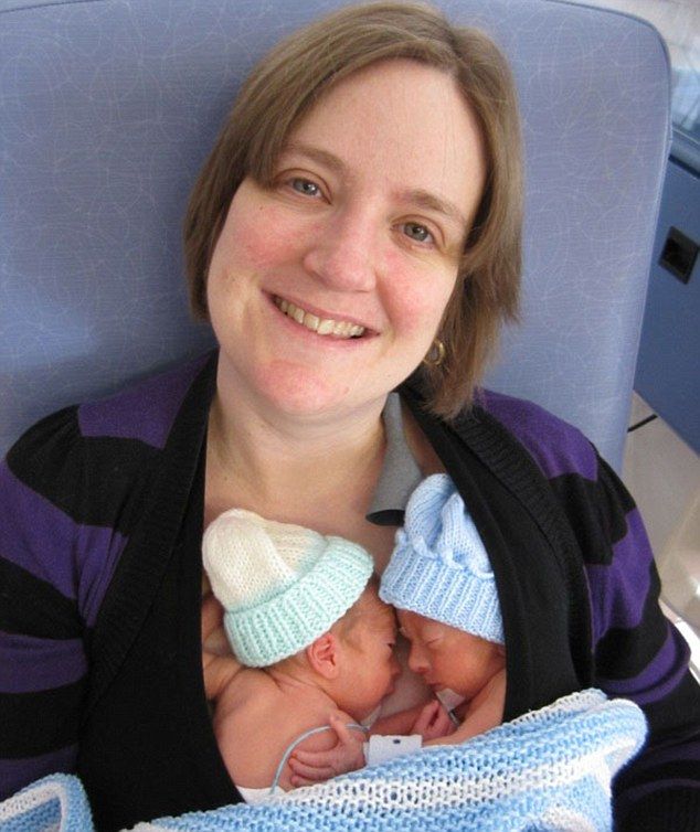 Τετράδυμα γεννήθηκαν 11 εβδομάδες νωρίτερα και επέζησαν! (φωτό)