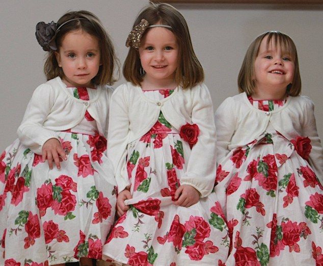 Απίστευτο: Είναι αδελφές, είναι τεσσάρων χρονών και οι τρεις αλλά δεν είναι τρίδυμες!