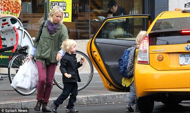 Η καθημερινότητα της Naomi Watts με τους γιους της! (φωτό)