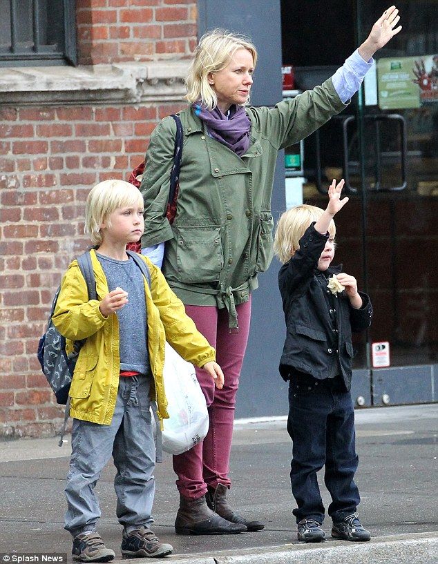 Η καθημερινότητα της Naomi Watts με τους γιους της! (φωτό)