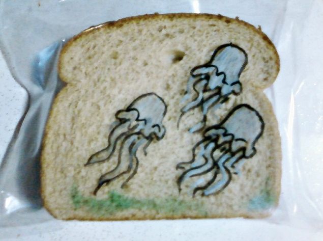 Ο απίθανος μπαμπάς που εδώ και 5 χρόνια ζωγραφίζει κάθε μέρα τα σακουλάκια των sandwich των παιδιών του!